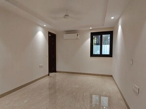Room in 4 BHK Apartment at Vasant Kunj – for Sale