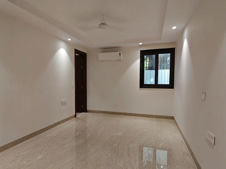 Room, vasant kunj 4 Bedroom 2100 Sq.Ft. Apartment In Vasant Kunj Delhi 10693236