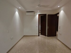 Room in 4 BHK Apartment at Vasant Kunj – for Sale