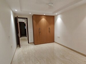Room in 4 BHK Apartment at Vasant Kunj – for Sale