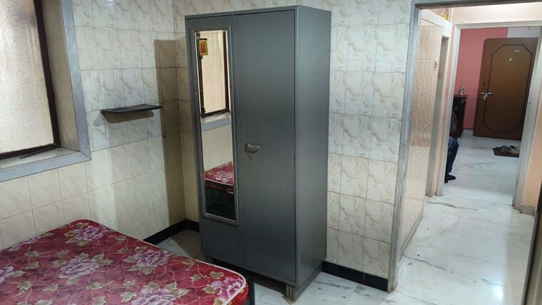 Room, shri-kumar-society 1 Bedroom 385 Sq.Ft. Apartment In Santacruz East Mumbai 10693287