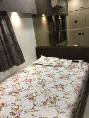 Bedroom in 2 BHK Apartment at Santacruz West – for Rent