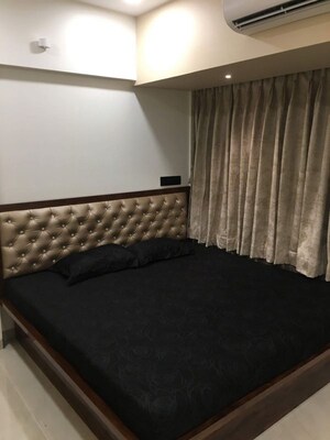 Bedroom in 2 BHK Apartment at Santacruz West – for Rent