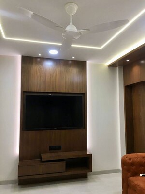 Furnished Amenities in 2 BHK Apartment at Santacruz West – for Rent