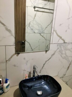 Team Area in 2 BHK Apartment at Santacruz West – for Rent