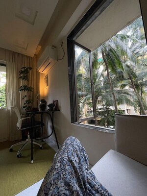 Room in 1 BHK Apartment at Juhu – for Rent