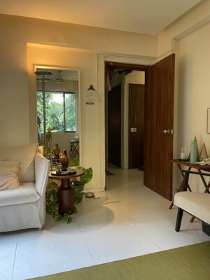 Room in 1 BHK Apartment at Juhu – for Rent