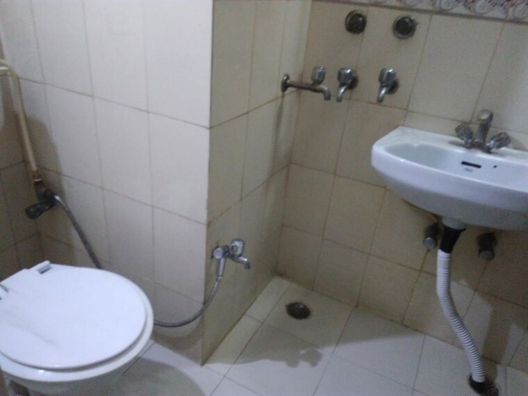 Bathroom, sector 9 dwarka 3 Bedroom 1650 Sq.Ft. Apartment In Sector 9 Dwarka Delhi 10693329
