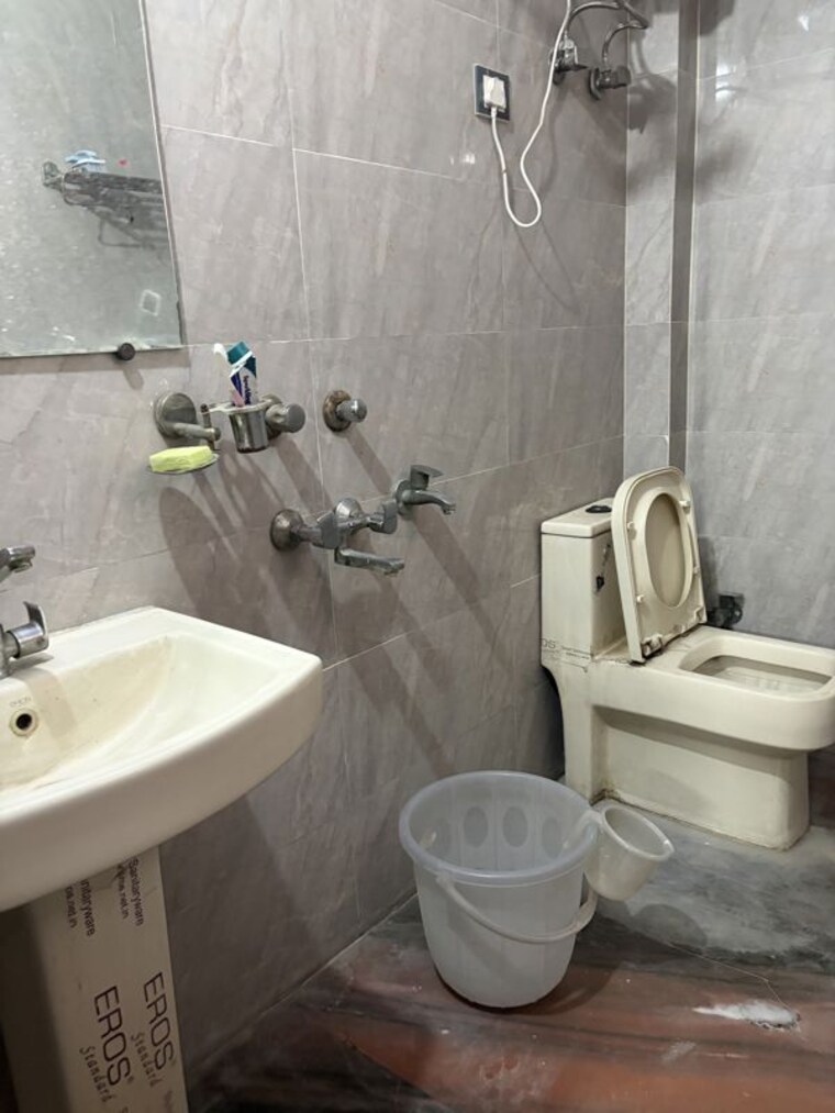 Bathroom, sector 105 6+ Bedroom 12000 Sq.Ft. Independent House In Sector 105 Noida 10693322