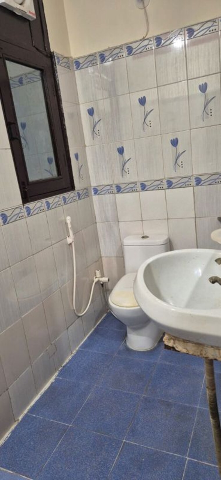 Bathroom, rwa-apartments-sector-41 2 Bedroom 130 Sq.Mt. Builder Floor In Sector 41 Noida 10693341