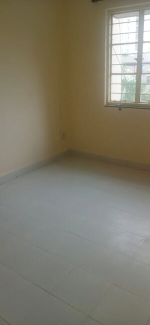 Room in 2 BHK Apartment at Rakshak Nagar Gold, Kharadi – for Rent