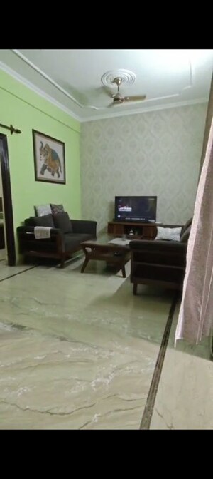 Living Room in 2 BHK Builder Floor at Ardee City, Sector 52 – for Rent