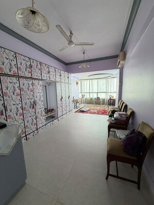 Room in 3 BHK Apartment at Churchgate – for Rent