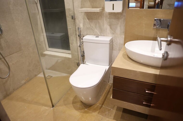 Bathroom, indiabulls-blu 2 Bedroom 827 Sq.Ft. Apartment In Worli Mumbai 10693461