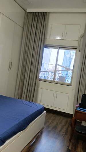 Room in 2 BHK Apartment at Bredco New Viceroy Park , Kandivali East – for Rent
