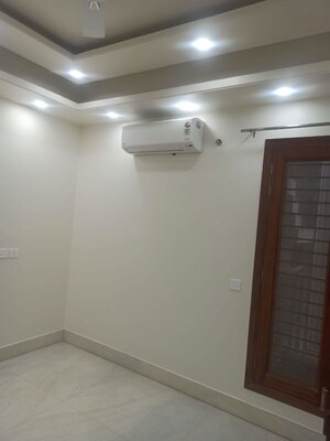 Room in 3.5 BHK Builder Floor at Ardee Platinum Independent Floors, Sector 52 – for Rent