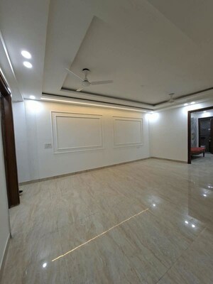 Room in 3 BHK Builder Floor at Chattarpur – for Rent