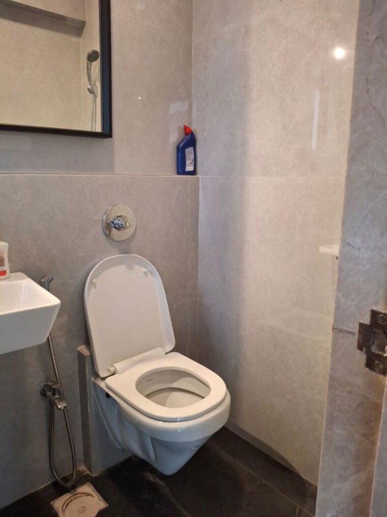 Bathroom, kakad-imperial-apartment 3 Bedroom 1700 Sq.Ft. Apartment In Khar West Mumbai 10693583