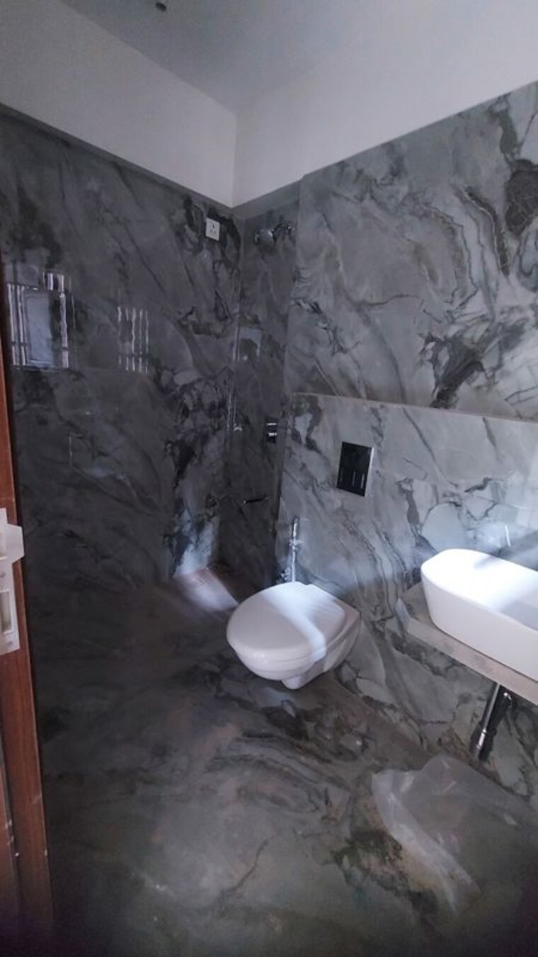 Bathroom, bc-corp-arista 3 Bedroom 930 Sq.Ft. Apartment In Bandra East Mumbai 10693589