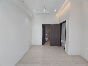 Room in 3 BHK Apartment at Piramal Aranya, Byculla – for Rent