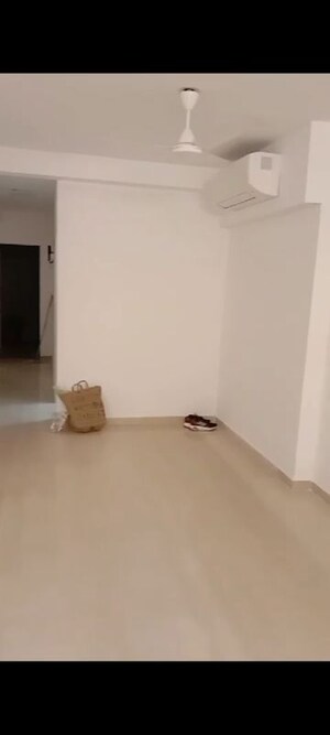Room in 3 BHK Apartment at Kanakia Paris, Bandra East – for Sale