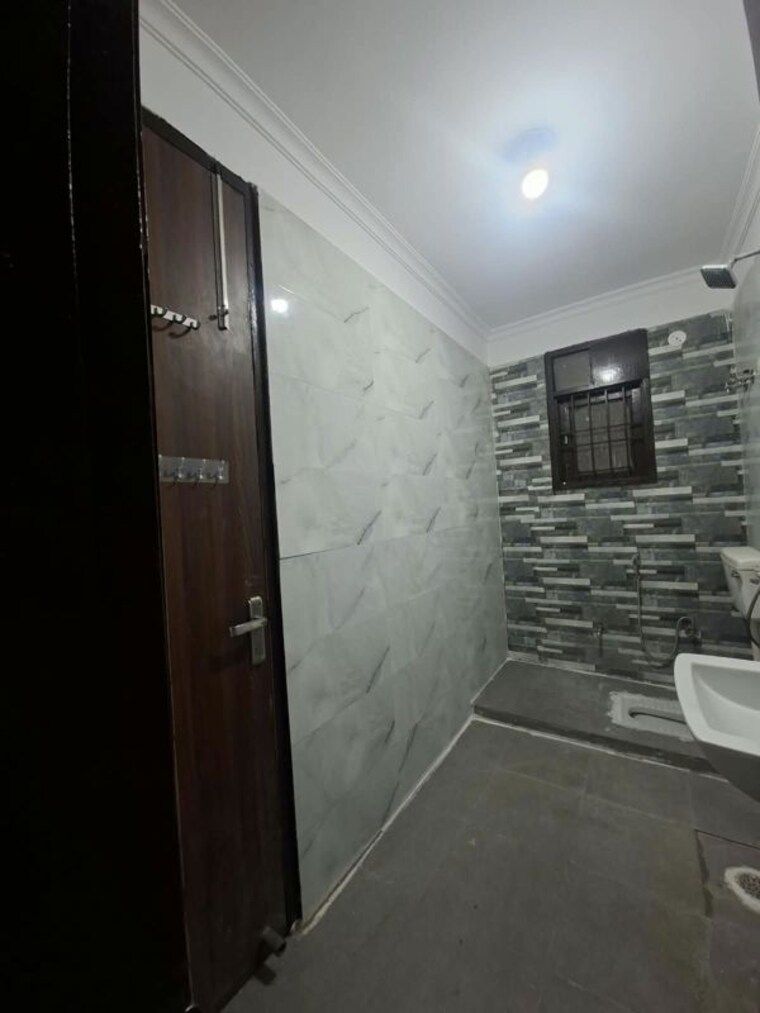 Bathroom, chattarpur 2 Bedroom 850 Sq.Ft. Builder Floor In Chattarpur Delhi 10693640