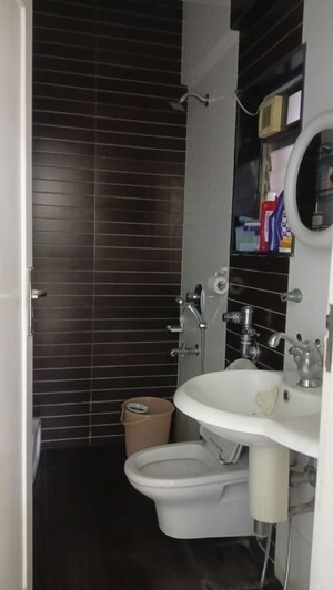 Bathroom in 4 BHK Apartment at SD Astron Tower, Kandivali East – for Rent