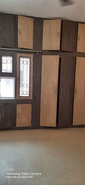 Room in 3 BHK Builder Floor at Kalkaji – for Rent