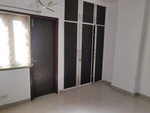 Room in 3 BHK Builder Floor at Kalkaji – for Rent