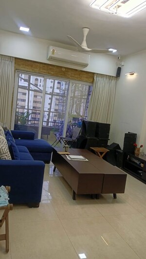 Team Area in 4 BHK Apartment at Thakur Jewel Tower, Kandivali East – for Rent