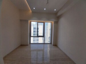 Room in 2 BHK Apartment at Piramal Aranya, Byculla – for Rent