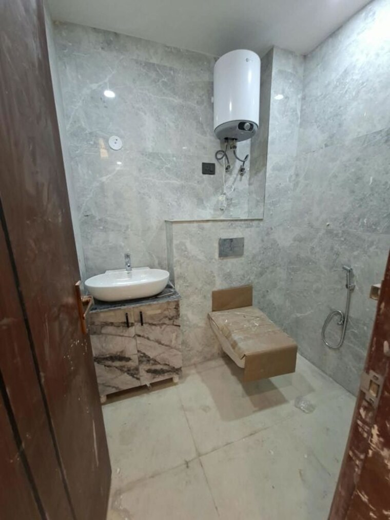 Bathroom, chattarpur 3 Bedroom 1280 Sq.Ft. Builder Floor In Chattarpur Delhi 10693705