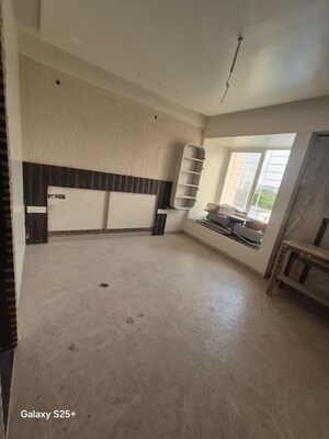 Room in 3 BHK Apartment at Lashkari Bagh – for Sale