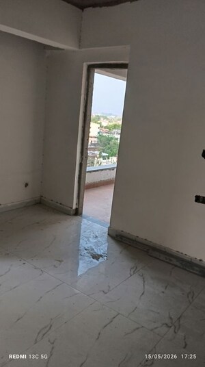Room in 3 BHK Apartment at Lashkari Bagh – for Sale