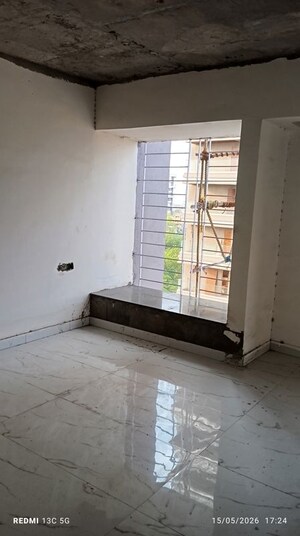 Room in 3 BHK Apartment at Lashkari Bagh – for Sale