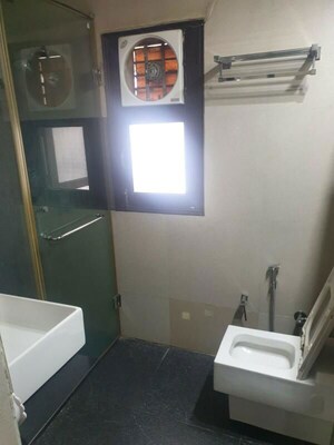 Team Area in 3 BHK Builder Floor at Kalkaji – for Rent