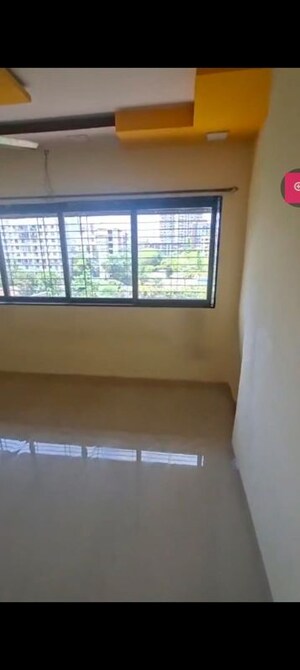 Room in 2 BHK Builder Floor at Lokhandwala Complex – for Rent