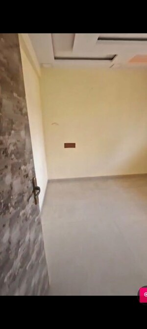 Room in 2 BHK Builder Floor at Lokhandwala Complex – for Rent
