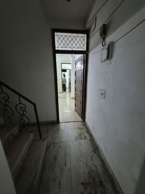 Furnished Amenities in 1.5 BHK Builder Floor at Mayur Vihar – for Rent