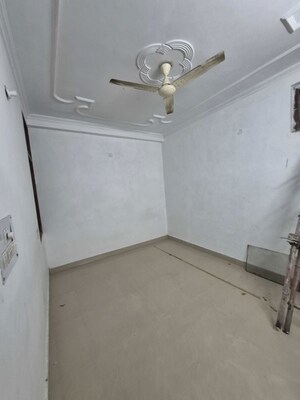 Room in 1.5 BHK Builder Floor at Mayur Vihar – for Rent