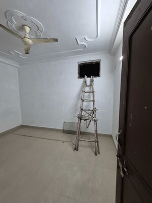 Room in 1.5 BHK Builder Floor at Mayur Vihar – for Rent