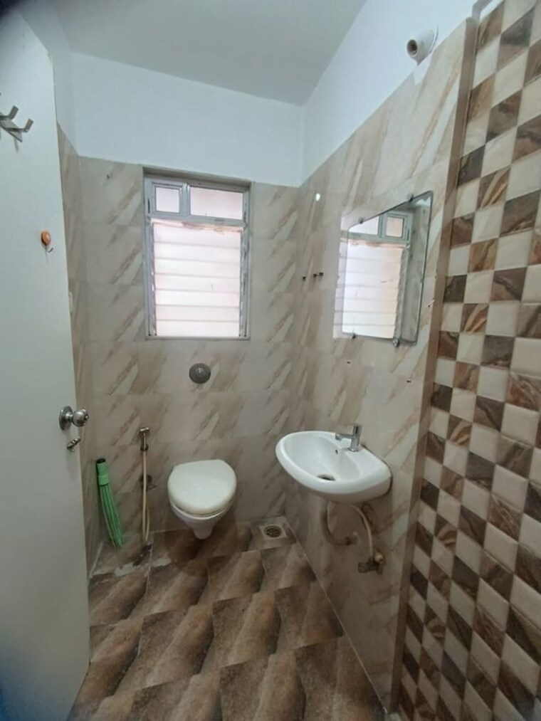 Bathroom, ashutosh-chs-goregaon 2 Bedroom 600 Sq.Ft. Apartment In Goregaon West Mumbai 10693798