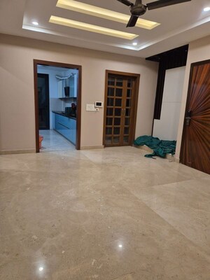 Room in 3 BHK Builder Floor at South City 1 – for Rent
