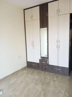 Room in 2.5 BHK Apartment at Sector 66 – for Rent