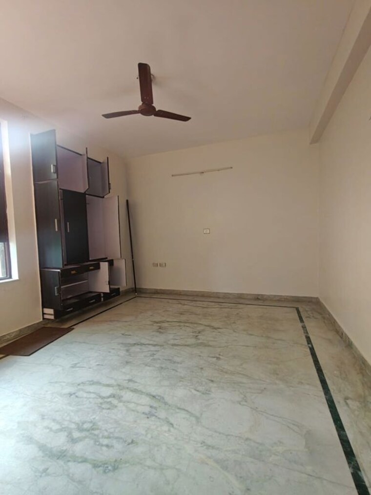 Room, sector 31 2 Bedroom 1600 Sq.Ft. Builder Floor In Sector 31 Gurgaon 10693825