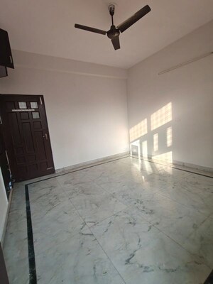 Room in 2 BHK Builder Floor at Sector 31 – for Rent