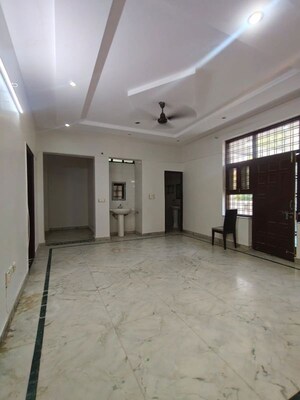 Room in 2 BHK Builder Floor at Sector 31 – for Rent