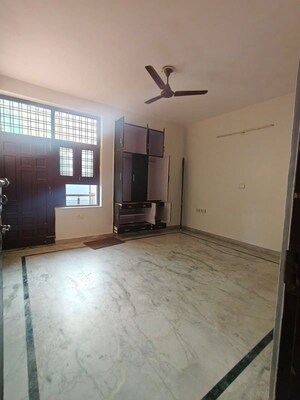 Room in 2 BHK Builder Floor at Sector 31 – for Rent