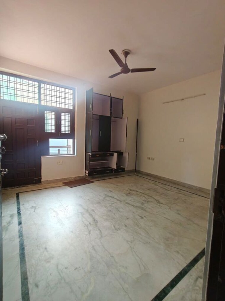 Room, sector 31 2 Bedroom 1600 Sq.Ft. Builder Floor In Sector 31 Gurgaon 10693825