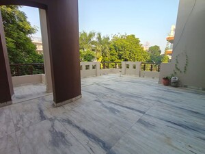 Parking in 2 BHK Builder Floor at Sector 31 – for Rent